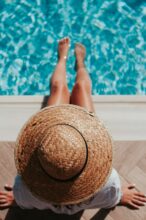 Comment s'habiller quand il fait chaud : 12 vêtements indispensables comment s'habiller quand il fait chaud